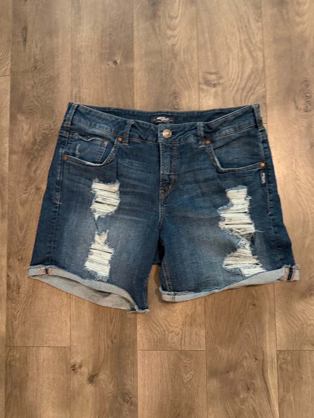 Silver Jeans Co. Distressed Denim Shorts Women’s Cuffed Stretch Size 14